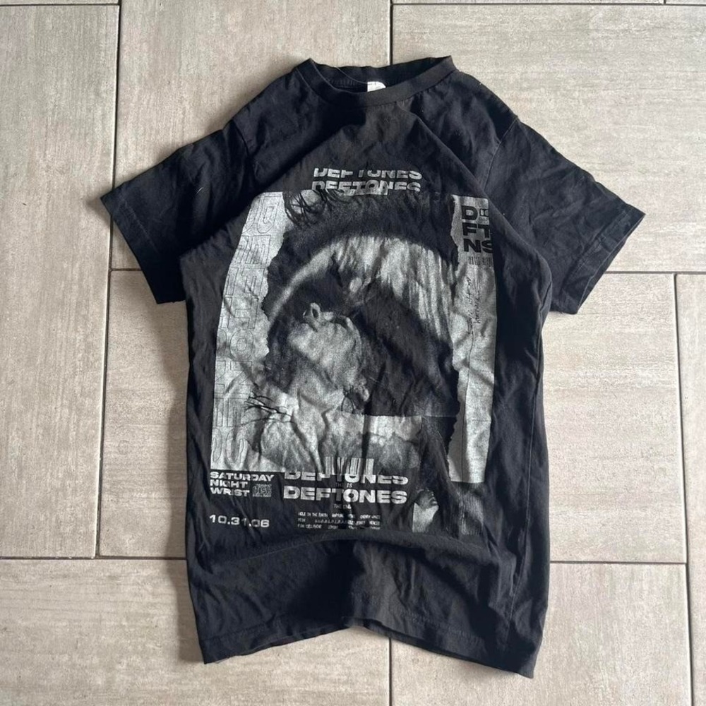 Deftones Saturday Night Wrist Black Graphic Band T-Shirt XS